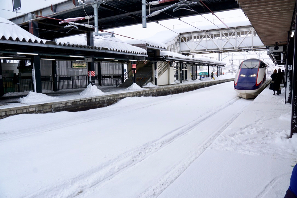 前進山形上山溫泉的夢幻雪世界，體驗親手做雪屋以及絕景樹冰散步