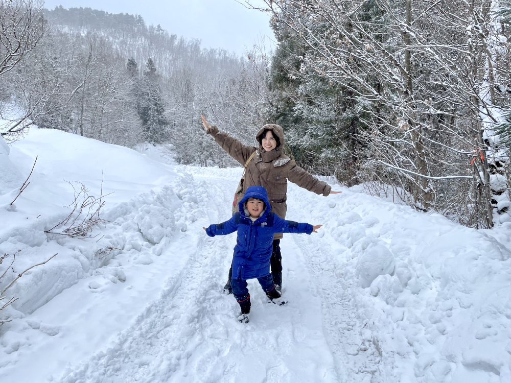 前進山形上山溫泉的夢幻雪世界，體驗親手做雪屋以及絕景樹冰散步