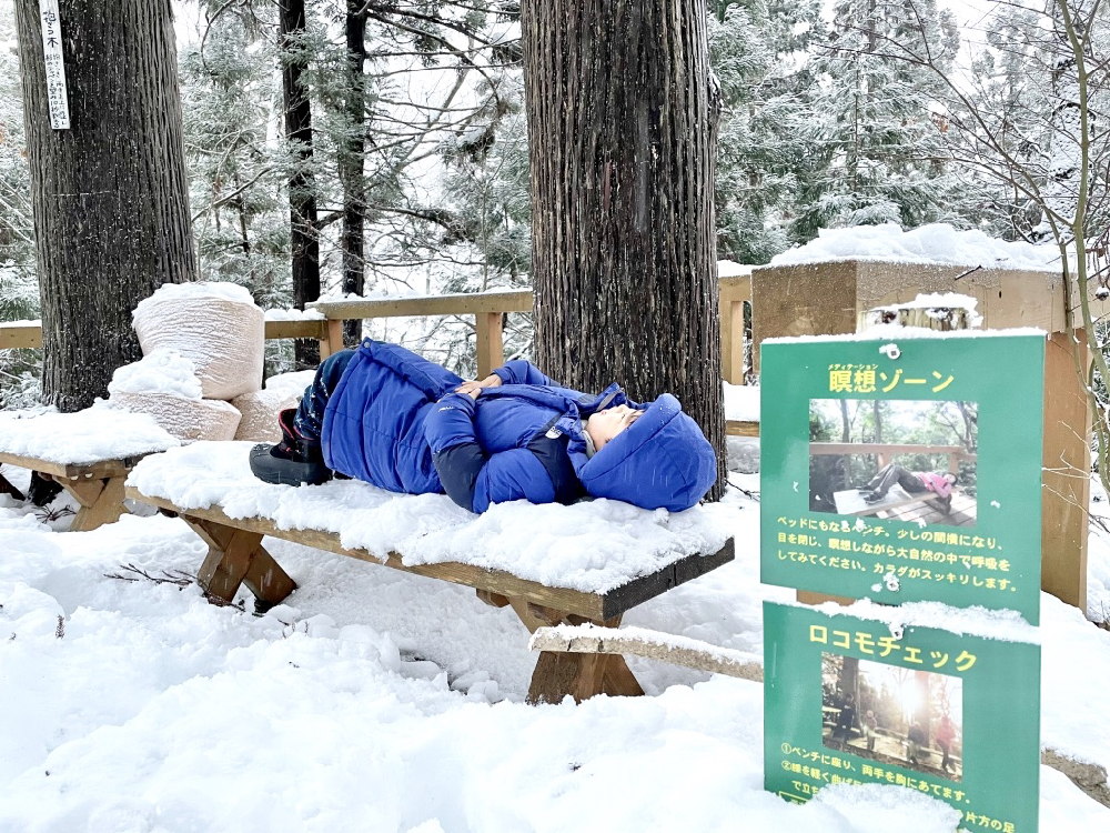 前進山形上山溫泉的夢幻雪世界，體驗親手做雪屋以及絕景樹冰散步