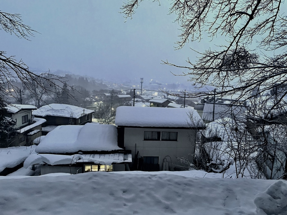 前進山形上山溫泉的夢幻雪世界，體驗親手做雪屋以及絕景樹冰散步