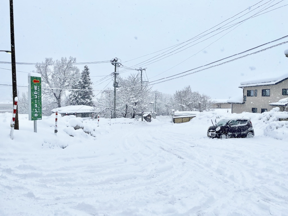 前進山形上山溫泉的夢幻雪世界，體驗親手做雪屋以及絕景樹冰散步