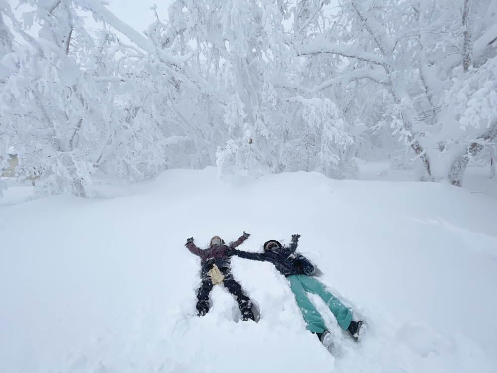 前進山形上山溫泉的夢幻雪世界，體驗親手做雪屋以及絕景樹冰散步