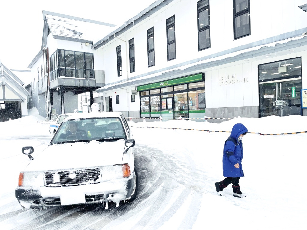 前進山形上山溫泉的夢幻雪世界，體驗親手做雪屋以及絕景樹冰散步