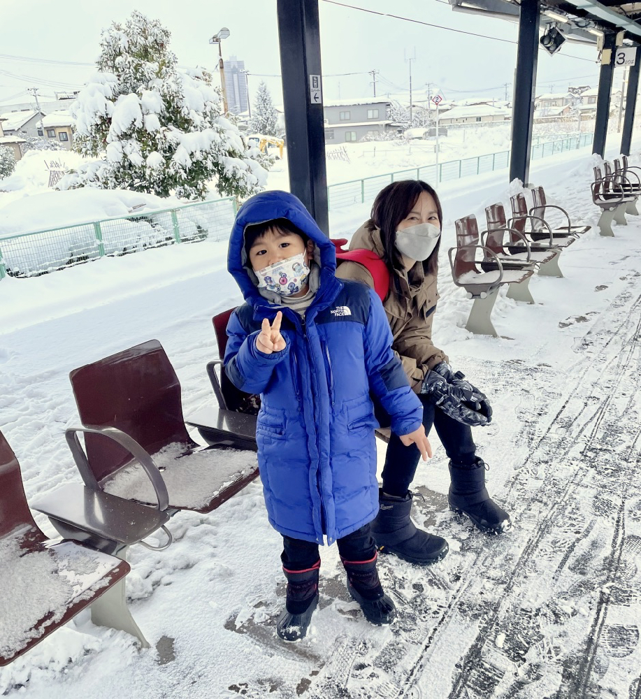 前進山形上山溫泉的夢幻雪世界，體驗親手做雪屋以及絕景樹冰散步