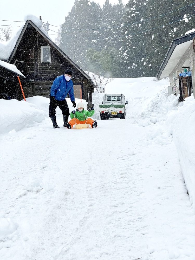 前進山形上山溫泉的夢幻雪世界，體驗親手做雪屋以及絕景樹冰散步