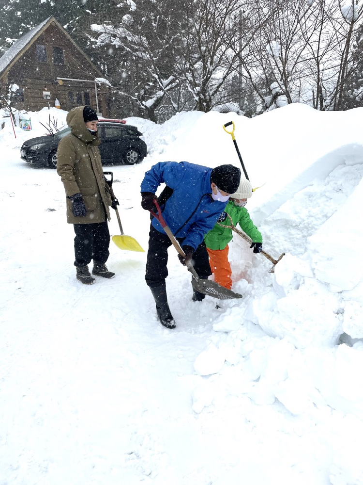 前進山形上山溫泉的夢幻雪世界，體驗親手做雪屋以及絕景樹冰散步