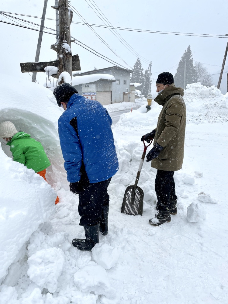 前進山形上山溫泉的夢幻雪世界，體驗親手做雪屋以及絕景樹冰散步