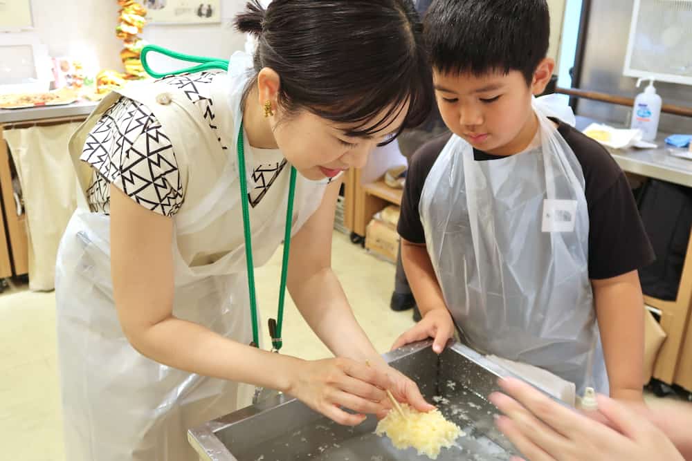 暑假就帶小孩到晴空塔/合羽橋「元祖食品模型屋」參加超有趣的食物模型製作體驗吧！